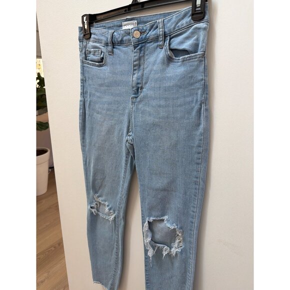 Cello Womens Distressed Light Wash Skinny Jeans Size 11 Cotton Blend Mid-Rise De - Picture 2 of 5